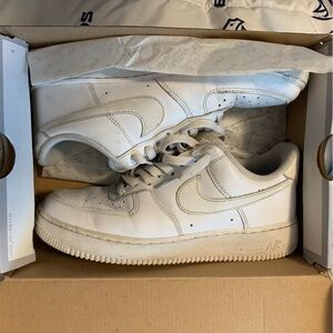 Size 9 - Air Force Ones Low Womens